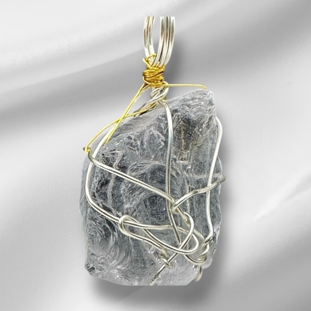 RUBYRUDI Artisan Beach Glass Pendant Wire Wrapped Handmade Art To Wear 4134